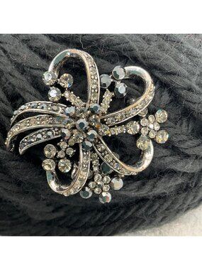 Rhinestone Flower Brooch Silver Tone Black & Clear‎ Crystal Jewelry Pin